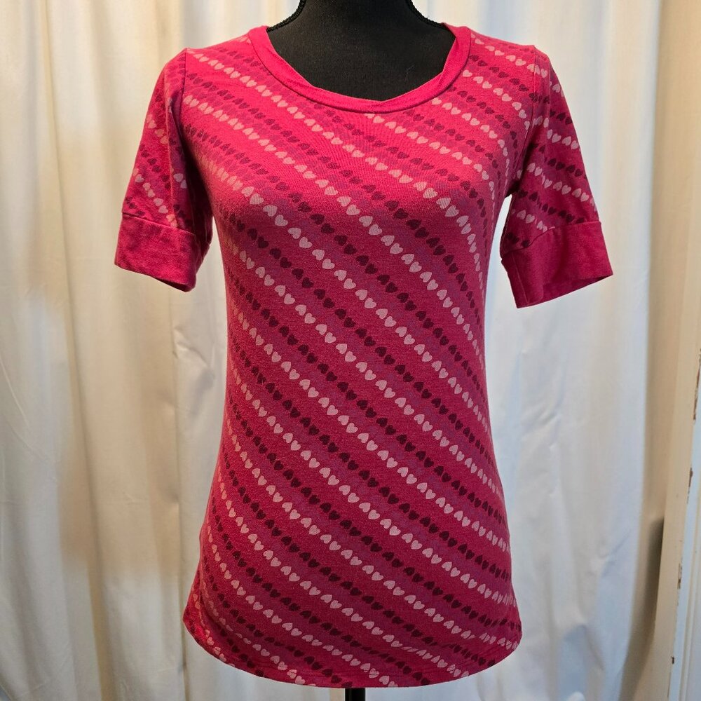 Guess Red/pink diagonal heart stripe elbow tee M